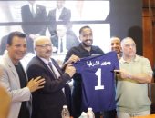 كهربا يقود لاعبي إنبي في زيارة لنادي الشرقية بعد الدمج.. صور