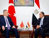أهم الأخبار العالمية والعربية حتى منتصف الليل.. أمريكا تنصح وتحذر إيران بضرورة الاتفاق معها.. الاحتلال يقصف غزة ويهدم 27 منشأة بالضفة.. وداخلية الكويت تحبط مخططا إرهابيا.. ووزير خارجية تركيا يزور مصر