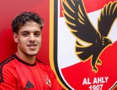 شاهد محمود صلاح أحدث صفقات الأهلى بتيشرت المارد الأحمر