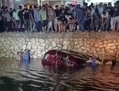 جدعنة الشراقوة تنقذ 8 أشخاص من الموت غرقا بعد سقوط سيارة فى بحر فاقوس