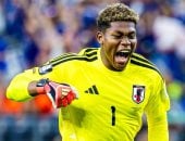سوزوكى يقترب من أستون فيلا كأول حارس يابانى فى تاريخ الدورى الإنجليزى