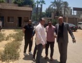 رئيس حى بولاق الدكرور يتابع الاستعدادات لإقامة معرض أهلا مدارس بشارع فيصل