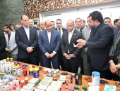 وزيرا "الاستثمار والتجارة الخارجية" و"العمل" ومحافظ القليوبية يتفقدون عددا من المصانع