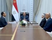 الرئيس عبد الفتاح السيسي يجتمع برئيس مجلس الوزراء ووزير العدل بمدينة العلمين.. فيديو