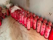 ضبط مصنع غير مرخص لإنتاج وتعبئة طفايات الحريق مجهولة المصدر