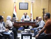 نائب محافظ الوادى الجديد يبحث الموقف التنفيذى لمحطتى مياه «25 يناير والفرافرة»
