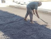 محافظ أسوان يوجه باستمرار صيانة ورفع كفاءة الطرق الداخلية بمختلف المدن