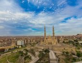 مساجد لها تاريخ.. «بدر الطابية» من حصن عسكرى إلى مسجد تاريخى بأسوان.. حكاية صرح دينى فوق هضبة تطل على النيل.. المكان يحكى تاريخ 200 عام جنوب مصر.. 24 عمودا وقبة ومئذنتان وتفاصيل معمارية متميزة.. صور