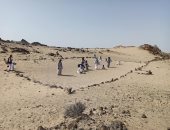 مساجد الخلا فى الصحراء الشرقية بالبحر الأحمر.. محراب من الحجارة بلا جدران ولا أسقف.. مساحات بسيطة يقيمها أبناء القبائل للصلاة تحولت مع مرور الزمن إلى علامات ودليل للطرق الجبلية.. صور
