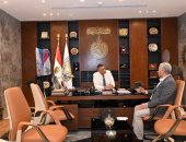 محافظ جنوب سيناء يبحث مشروعات المياه والصرف وحل نهائى لانقطاع المياه بنويبع