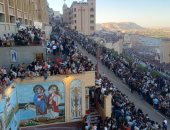 أكثر من مليون زائر يحيون الليلة الختامية لمولد العذراء بدير درنكة.. فيديو