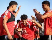 لاعبو الأهلى يرحبون بالثنائى محمود صلاح وتوفيق محمد.. صور