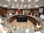 محافظ الجيزة يبحث مع رؤساء الأحياء موقف تقنين أراضى أملاك الدولة 