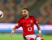 كريم فؤاد يقترب من قيادة الجبهة اليسرى للأهلي أمام الزمالك بسبب الإصابات