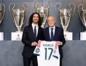 ريال مدريد يقدم لاعبه مارك كوكوريا بالقميص 17.. صور