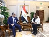 منال عوض تتابع مع محافظ البحر الأحمر منظومة المخلفات والمشروعات الخدمية