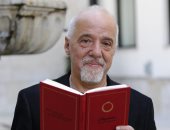من 900 نسخة إلى 85 مليونًا.. كيف صنعت «الخيميائي» أسطورة باولو كويلو؟