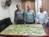 حيلة للهروب من التفتيش.. ضبط مخبز بالجيزة يخفى 343 بطاقة تموين فى العجين