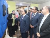 رئيس جامعة قنا يفتتح معرض "رحلة ما بين التراث والأصالة" بكلية التربية النوعية