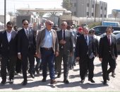 النيابة العامة تتابع إخلاء ساحة تحفظ على المركبات بالعامرية 