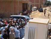 محافظ السويس يتابع تركيب محول كهرباء جديد بمنطقة الكيلو 46