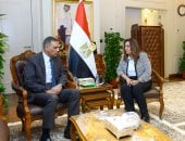 منال عوض ومحافظ جنوب سيناء يبحثان مقترح تطوير منطقة البلوهول بدهب
