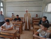 رئيس سوهاج الأزهرية يتفقد امتحانات الدور الثانى للشهادة الثانوية بالمراغة