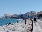 حر ورطوبة على شواطئ الإسكندرية.. أجواء صيفية ساخنة تضرب عروس البحر المتوسط