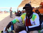 حسن السوداني.. أشهر خياط أحذية بالشيخ زويد بـ«طيبة القلب وخفة الدم» (صور)