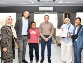 محافظ أسوان يكرم صاحب برونزية البطولة العربية