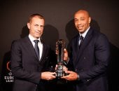 تييري هنري يتوج بجائزة رئيس الاتحاد الأوروبي 2026