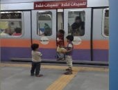 استدعاء والدة طفل عطل باب المترو انتظارا لركوب شقيقيه بعربة السيدات