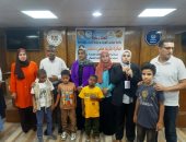 مستشار محافظ أسوان تشهد احتفالية تسليم 9000 ورقة برايل على الطلاب المكفوفين.. صور