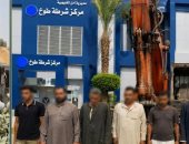 ضبط المتهم باستخدام "حفار" والتلويح بالذراع الحديدى الخاص ضد آخرين