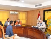 محافظ الفيوم يوجه بتوفير فرصتي عمل لشابين بالقطاع الخاص أحدهما من ذوي الهمم