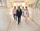 محافظ المنوفية يفاجئ عدة مدارس للوقوف على الحالة العامة قبل بدء الدراسة