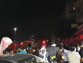 إخماد حريق داخل محل إطارات سيارات فى المطرية دون إصابات.. صور