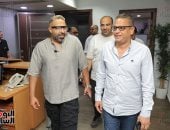 النجم محمد عدوية في جولة بـ«اليوم السابع» بعد نجاح ألبومه «جوة عيني».. صور