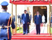 زيارة تجاوزت التعاون الثنائى.. العلاقات المصرية الصينية تسهم فى استقرار العالم.. القاهرة تمتلك صوت هام وشى قدم مقترحا أمنيا جديدا للشرق الأوسط.. والرئيس السيسي ونظيره الصينى يبعثان رسالة سلام من المتحف الكبير