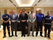 وزير الصحة يُكرم أبطال الإسعاف لإنقاذهم حياة أب.. استجابوا لنداء طفل فى 6 دقائق
