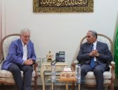 محافظ الإسماعيلية يبحث مع القائم بأعمال السفير الأمريكى تعزيز الاستثمار