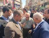 محافظ شمال سيناء يتفقد شوارع العريش ويلتقي المواطنين للاستماع إلى مطالبهم
