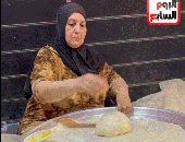 أم محمد.. 20 سنة في صناعة الفطير المشلتت: «علّمت دكاترة من شغلي».. فيديو