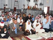 محافظ جنوب سيناء يؤدي صلاة الجمعة بنويبع.. ودعوات بالرحمة لضحايا حادث الأتوبيس