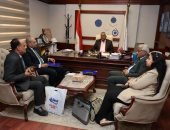 نائب محافظ سوهاج يستقبل وفد منظمة الأيتام الأقباط لبحث تنفيذ برنامج "ابنتي الغالية"