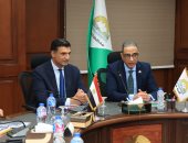 وزير الصناعة ومحافظ الجيزة يبحثان ملفات العمل وتقنين الأوضاع 