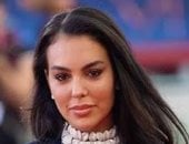 جورجينا تبهر جمهور فينيسيا بعد زواجها من رونالدو.. بدلة جريئة تخطف الأضواء