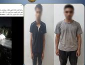 انقلاب سيارة ميكروباص أثناء محاولة لصين سرقتها بالإكراه.. فيديو