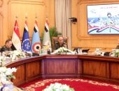الفريق أشرف سالم زاهر يلتقى عدداً من مقاتلى الجيشين الثانى والثالث الميدانيين