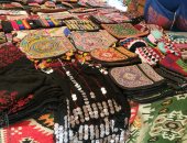مشغولات سيوة اليدوية تغزو الأسواق.. الأزياء النسائية والحلى التراثية والحقائب تلهم بيوت الأزياء العالمية.. بازارات متخصصة فى مطروح والمحافظات الأخرى تبيع منتجات الواحة مع إقبال ملحوظ عليها